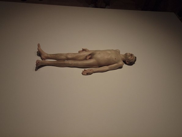 Ron Mueck sculpture