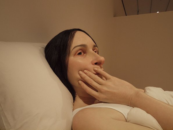 Ron Mueck sculpture